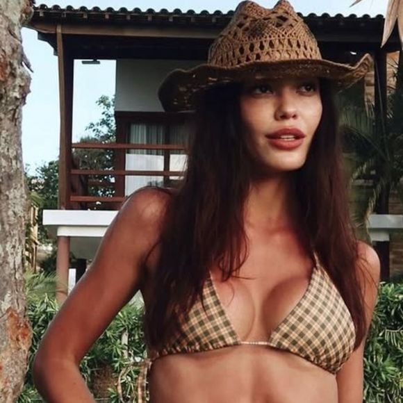 Além das artes, Vitória cultiva uma série de hobbies: pratica Taekwondo, adora dançar e desenhar, atividades que, segundo ela, ajudam a aliviar a ansiedade e manter o equilíbrio emocional. Reconhecida por sua dedicação e foco, a atriz também figura na lista da Forbes Under 30