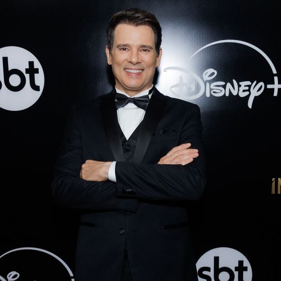 Celso Portiolli surgiu com elegância clássica na apresentação do 55º Troféu Imprensa, dividindo o palco com Patrícia Abravanel na primeira edição sem Silvio Santos