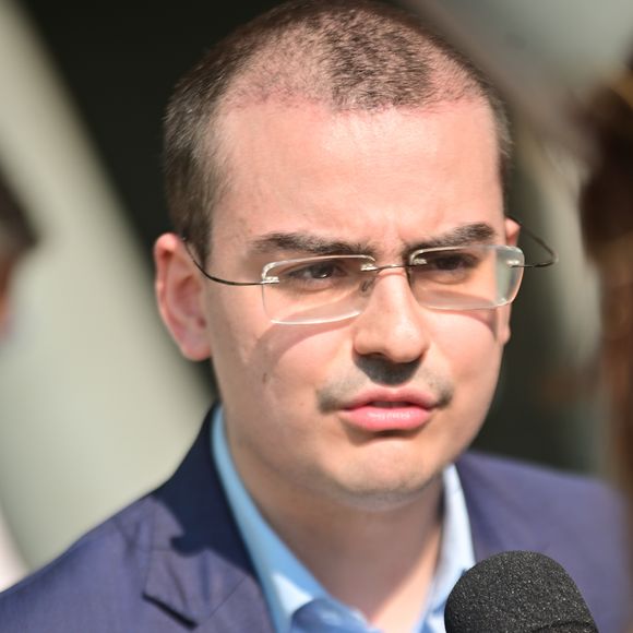 Dudu Camargo fez um transplante capilar em 2024 para lidar com a calvície