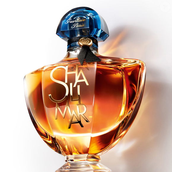 Lançado em 1925, Shalimar, da francesa Guerlain, completa 100 anos como uma das fragrâncias mais marcantes da perfumaria e ganha uma nova interpretação: Shalimar L'Essence, versão intensa que coloca a baunilha no centro da criação. O perfume de 50 ml custa R$ 827,00