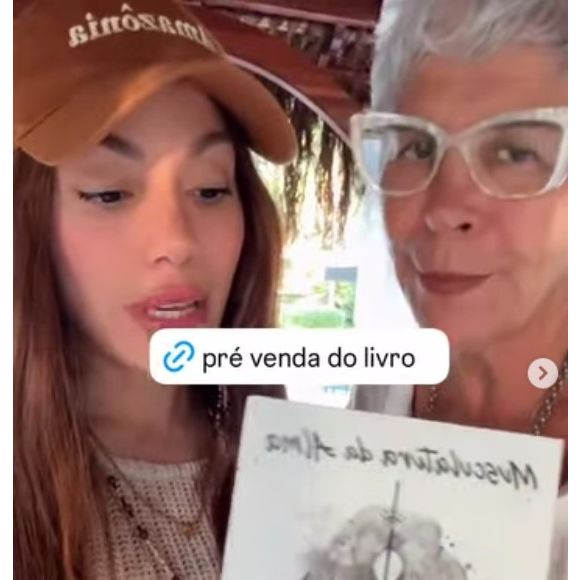A comparação com registros anteriores, que também seguem circulando online, levou internautas a apontar que o nariz da cantora aparenta estar menos fino e menos empinado, com um aspecto considerado por alguns usuários como “mais natural”.