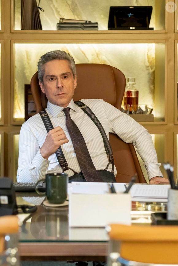 Marco Aurélio (Alexandre Nero) é surpreendido por Odete Roitman (Debora Bloch), que diz saber que ele ainda lhe rouba na novela 'Vale Tudo' e no capítulo de terça-feira, 9 de setembro de 2025