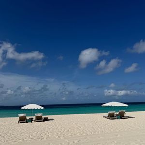 A apresentadora Angélica surgiu na web e abriu um álbum de fotos com diversas fotos paradisíacas da viagem ao lado do marido, Luciano Huck.