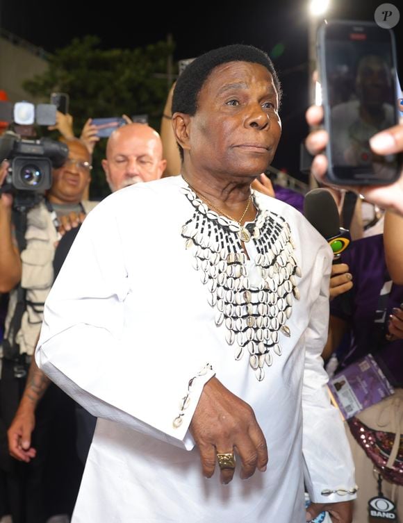 Aos 75 anos, Neguinho da Beija-Flor vai se aposentar do Carnaval