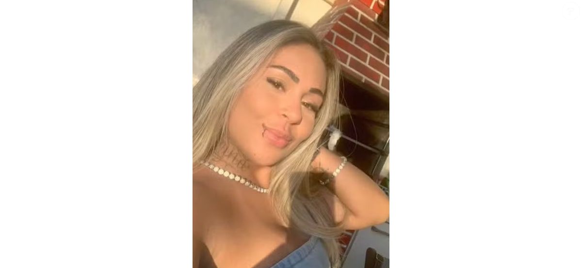 Foto: Anna Polly, de 28 anos, estava acompanhada de três homens para a