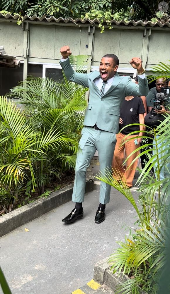 Davi Brito revelou gravidez da namorada, mas ex-assessora indica mentira: 'Farsa'