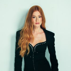 Com o retorno ao ruivo, o “efeito Marina” já começa a movimentar as redes sociais e os salões de beleza pelo país. E, claro, com a linha Uso Obrigatório como o novo objeto de desejo de quem quer fios tão saudáveis quanto os da estrela.