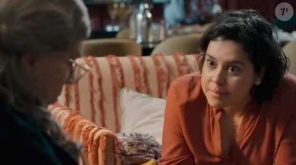 Claudia (Lorrana Moussinho) é cúmplice de Rogério (Eduardo Moscovis), marido de Arminda (Grazi Massafera), na novela Três Graças