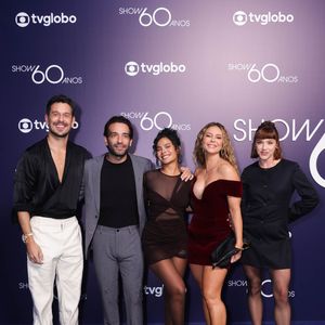 Elenco de ‘Vale Tudo’ posou junto sem a presença de Cauã Reymond