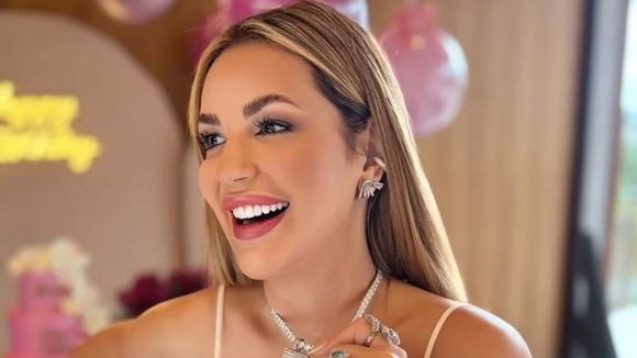 ‘Cabelo hidratado, unha feita e pele linda’: irmã conta como encontrou Deolane Bezerra na prisão e revela diário da influencer. 'Vai dar um filme'
