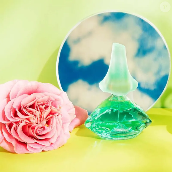 O frasco inspirado no universo surrealista de Salvador Dalí transforma o perfume em uma verdadeira joia de coleção
