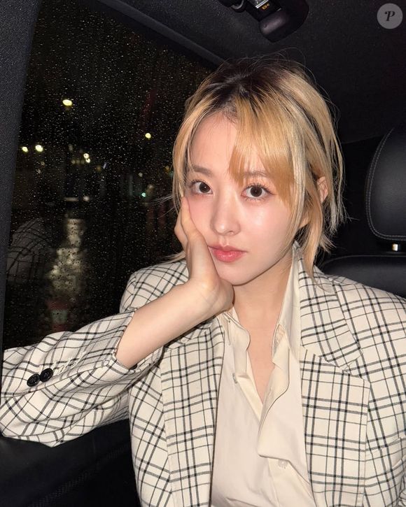 Park Bo-young inicia sua rotina de skincare com uma boa limpeza, com produtos suaves