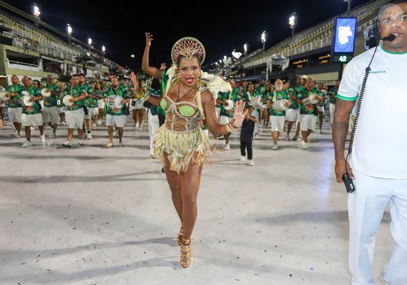 Pré-carnaval 2026: Quitéria Chagas puxou a bateria do Império Serrano, escola do Grupo de Acesso