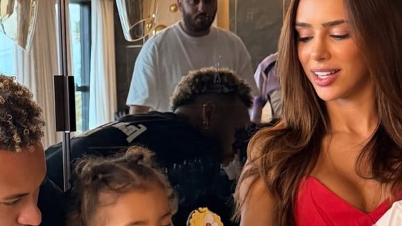 Bolo de um andar e doces personalizados: Bruna Biancardi e Neymar comemoram mesversário de Mel e impressionam com simplicidade. Aos detalhes!