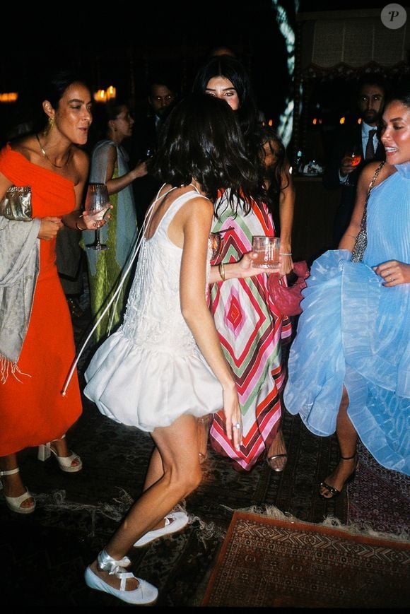 Vicky Montanari usou o vestido exclusivo criado pela FARM Rio no segundo capítulo de seu casamento, realizado em Melides, Portugal, em setembro