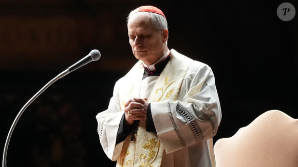 Papa Leão XIV, de 71 anos, teve adenocarcinoma pulmonar confirmado após uma cirurgia de aproximadamente 90 minutos no Hospital Gemelli, em Roma. A Santa Sé informou que o procedimento ocorreu sem complicações