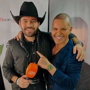 Novo visual de Eduardo Costa: após aparecer careca em show recente, vídeos viralizaram nas redes sociais, fazendo comentários à nova aparência do artista.