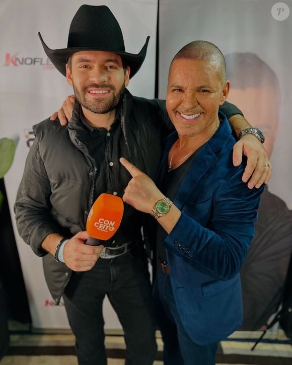 Novo visual de Eduardo Costa: após aparecer careca em show recente, vídeos viralizaram nas redes sociais, fazendo comentários à nova aparência do artista.