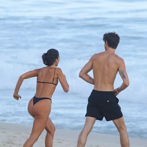 Bruna Marquezine e Shawn Mendes surgem em clima descontraído após dias de agenda intensa