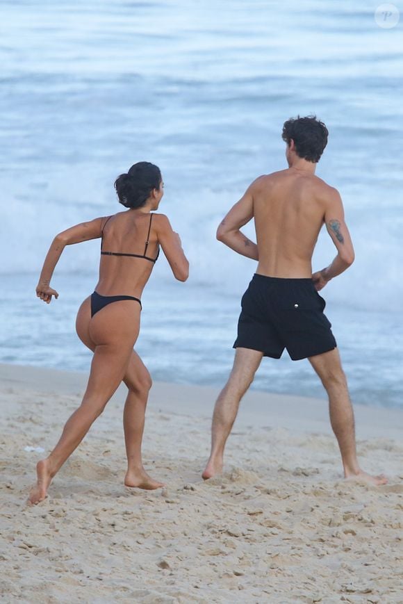 Bruna Marquezine e Shawn Mendes surgem em clima descontraído após dias de agenda intensa