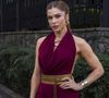 Na trama, personagem de Grazi Massafera usa looks, em especial vestidos, que deixam à mostra seu corpo definido