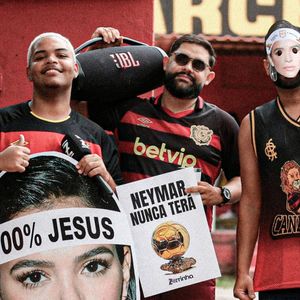 Torcedores de outros times já tinham usado a foto de Bruna Marquezine para provocar Neymar