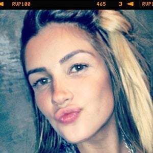 Assim era Aline Gotschalg em 2012, três anos antes de integrar o elenco do 'BBB 15'