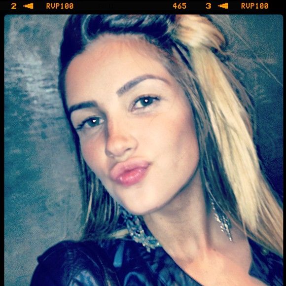 Assim era Aline Gotschalg em 2012, três anos antes de integrar o elenco do 'BBB 15'