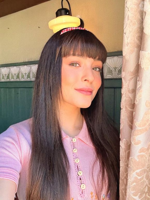 O contrato que está no centro da disputa entre Larissa Manoela e a antiga gravadora foi assinado em 2012 pelos pais da atriz, quando ela tinha 11 anos