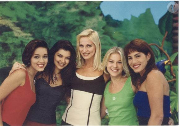 Adriana Colin foi uma das apresentadoras do 'Fantasia' - na foto, Tânia Mara, Amanda Françoso, Jackeline Petkovic e Débora Rodrigues