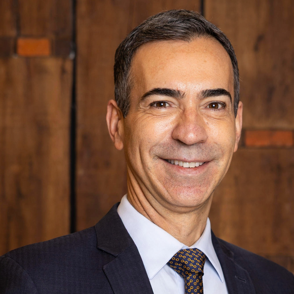 César Tralli se destaca pelo talento, mas este outro fator curioso foi determinante para que ele fosse escolhido como substituto de William Bonner