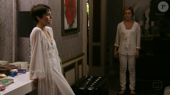 A cena entre Nina e Carminha ganhou um toque de perfumaria quando a personagem de Débora Falabella questionou se a rival havia entendido sua orientação. Diante da pergunta, Carminha, interpretada por Adriana Esteves, respondeu: 'Entendi, sim, senhora'