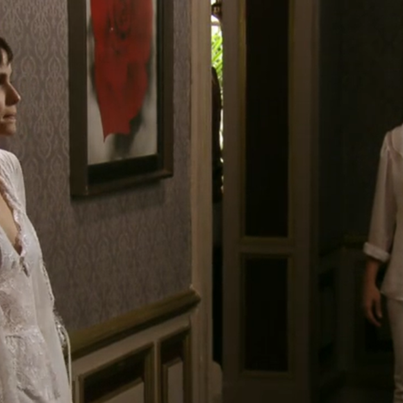 A cena entre Nina e Carminha ganhou um toque de perfumaria quando a personagem de Débora Falabella questionou se a rival havia entendido sua orientação. Diante da pergunta, Carminha, interpretada por Adriana Esteves, respondeu: 'Entendi, sim, senhora'