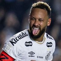 'Não cresce nunca': atitude de Neymar em primeiro jogo pelo Santos após a Copa do Mundo de 2026 divide opiniões; jogador marcou 2 gols contra a Chapecoense