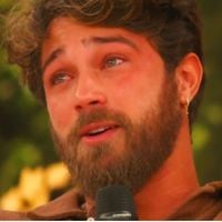 Por que André Luiz Frambach chorou ao vivo na Globo? Mensagem inesperada de Larissa Manoela mexeu com o ator de 'Coração Acelerado': 'Livre e desimpedido'