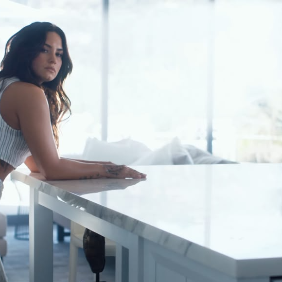 A antiga casa de Demi Lovato em Los Angeles foi comprada pela cantora em 2016, dois anos antes da overdose no imóvel