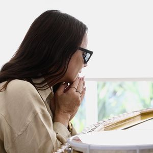 Com Viviane Araujo, o corpo de Bira Presidente foi velado nesta segunda-feira (16) no Cemitério Jardim da Saudade de Sulacap, localizado na capital carioca