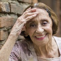 'Nunca pensei em me aposentar. Já disse milhões de vezes que não sou a velhinha que faz tricô': o segredo de Laura Cardoso para longevidade e lucidez em 98 anos de vida; atriz dispensava aposentadoria e tinha contrato vitalício com a Globo