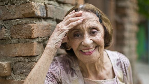 'Nunca pensei em me aposentar. Já disse milhões de vezes que não sou a velhinha que faz tricô': o segredo de Laura Cardoso para longevidade e lucidez em 98 anos de vida; atriz dispensava aposentadoria e tinha contrato vitalício com a Globo