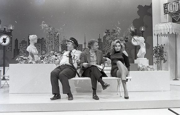 Carlos Alberto de Nóbrega em foto dos primeiros anos de 'A Praça é Nossa', lançada em 1987 no SBT