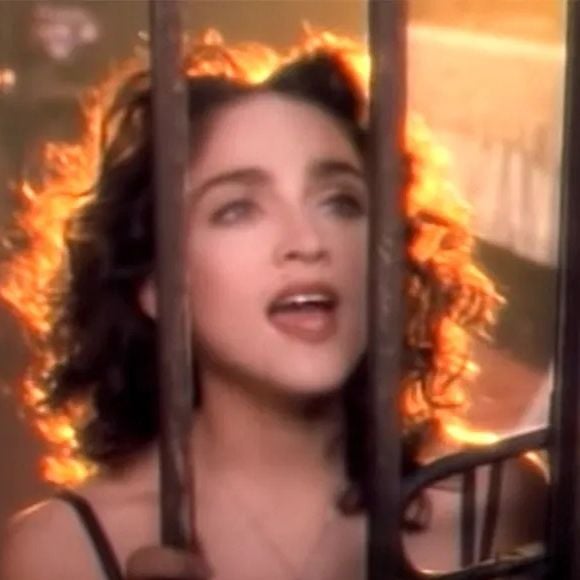 Madonna foi excomungada pela primeira vez por conta do clipe de 'Like a Prayer', de 1989. No vídeo, a cantora apresenta Jesus como um homem negro e beija a boca dele