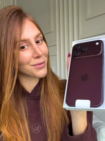 Nem Gazelle, muito menos Samba: os novos tênis da Adidas na cor 'iPhone 18 Pro' são confortáveis e elegantes, além de lembrarem sapato social; já me imagino usando-os com looks de escritório ou casamentos
