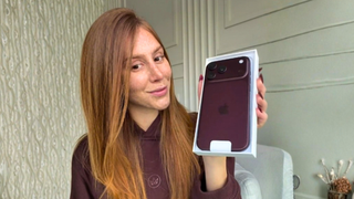 Nem Gazelle, muito menos Samba: os novos tênis da Adidas na cor 'iPhone 18 Pro' são confortáveis e elegantes, além de lembrarem sapato social; já me imagino usando-os com looks de escritório ou casamentos
