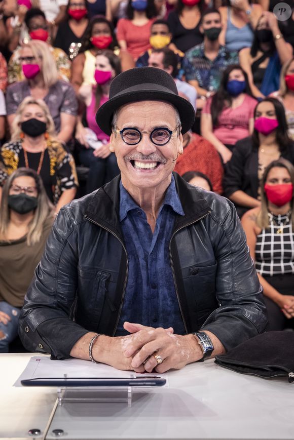 Qual é a doença de Carlinhos de Jesus, jurado do 'Dança dos Famosos', da Globo? Especialista aponta para processo inflamatório por movimentos repetitivos e uso em excesso do quadril