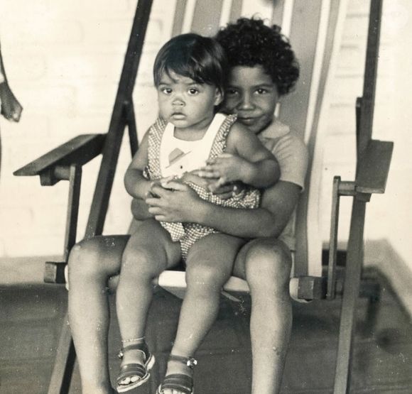 “Na Família Gil, dia 8 de agosto será sempre o dia oficial da alegria e celebração, da nossa integrante mais festiva. Uma saudade sem fim”, escreveu o artista, que compartilhou imagens raras e registros de momentos marcantes da filha.