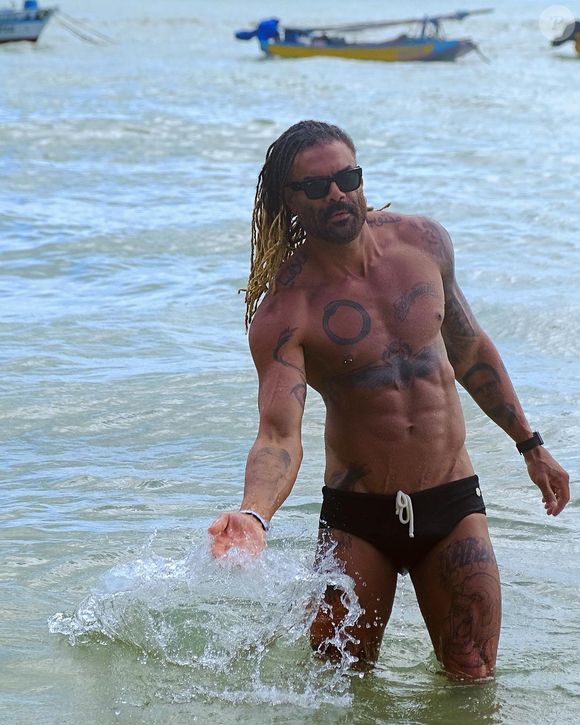 Alan Passos, ex-'BBB 5', ironizou 'Bodas de Prata' do reality