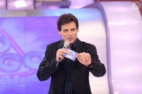 SBT vê natural o interesse da Globo em Celso Portiolli, apresentador do 'Domingo Legal'