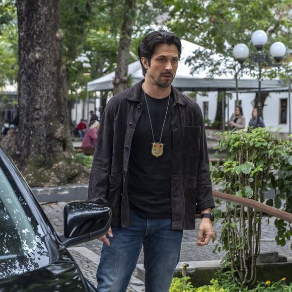 Após o assalto, um pequeno descuido ameaça expor o segredo dos moradores da Chacrinha na novela das nove