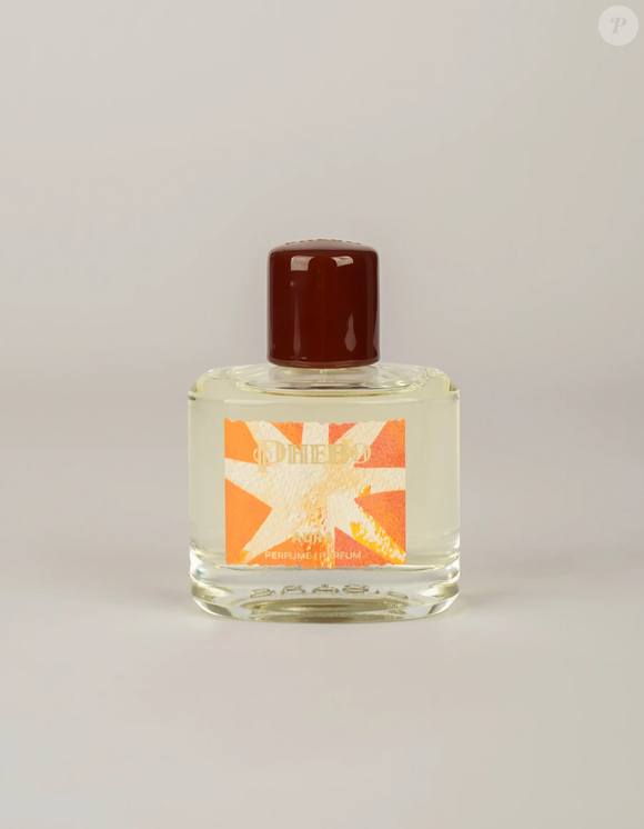 Aura, da Phebo, aposta em uma composição Floral Amadeirada que combina frescor e delicadeza, com o néroli como um dos destaques da fragrância