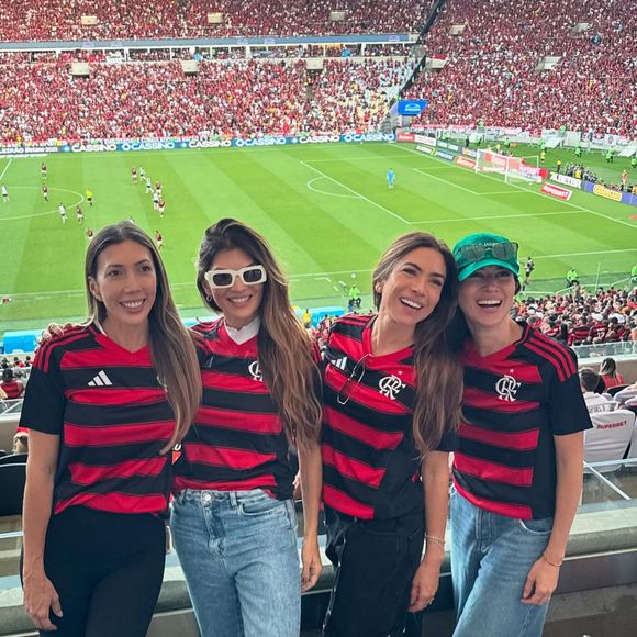Patricia Abravanel e irmã Rebeca Abravanel tiveram companhia de amigas no Maracanã